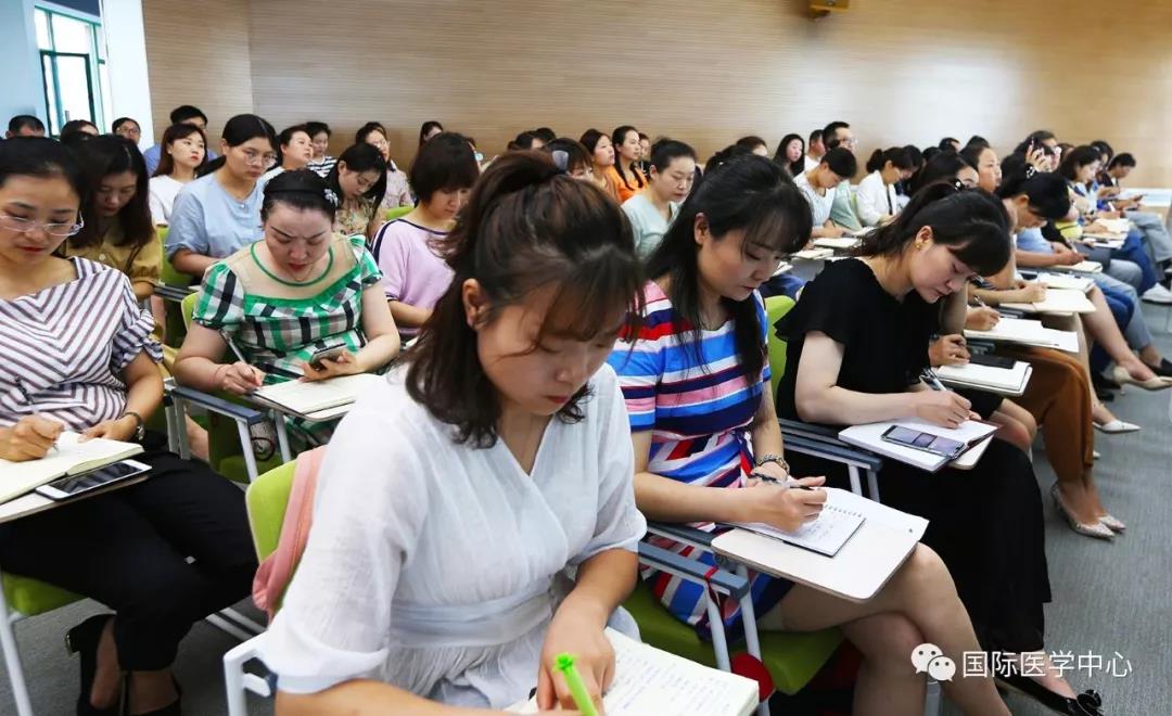 西安國際醫(yī)學(xué)中心舉辦為期兩天的科主任、護(hù)士長培訓(xùn)