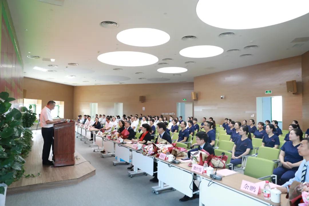 陽光網(wǎng)—昔日并肩戰(zhàn) ，今日敘佳緣 隨州市中心醫(yī)院到國際醫(yī)學(xué)中心醫(yī)院參觀交流