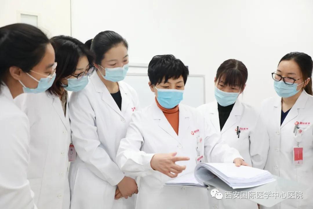 81歲老人腹大如球，一個半小時后……