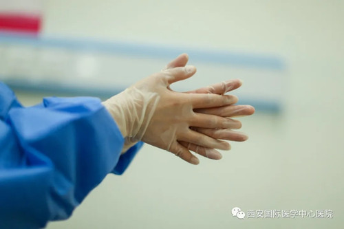 49秒！她的手，已接種了13230人