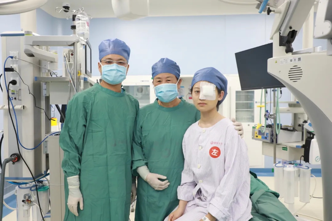 暑期摘鏡潮！18歲女孩開啟“無(wú)鏡”人生