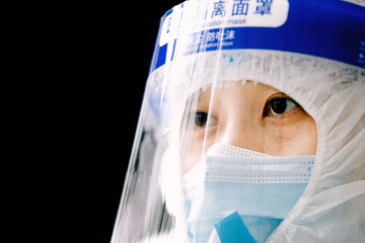 你穿防護(hù)服的樣子，真好看！