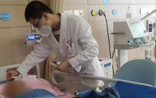 危急重癥、“大白肺” 90%以上恢復(fù)良好，他們?nèi)绾巫龅降模?>
				             </a>
                <div   id=