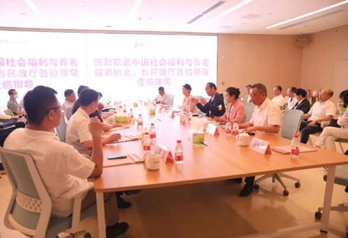 中國社會福利與養(yǎng)老服務協(xié)會馮曉麗會長及陜西省民政廳李智遠廳長一行蒞臨國際醫(yī)學參觀指導